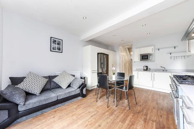 South Ealing Double Bedroom Main Photo