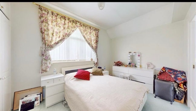 Ensuite double room to let  Main Photo