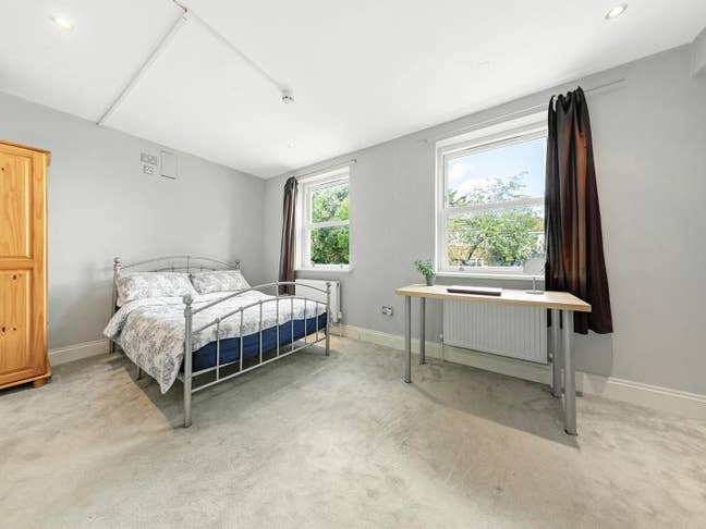 Furnished Room 5 Min Drive to Ealing Broadway Main Photo