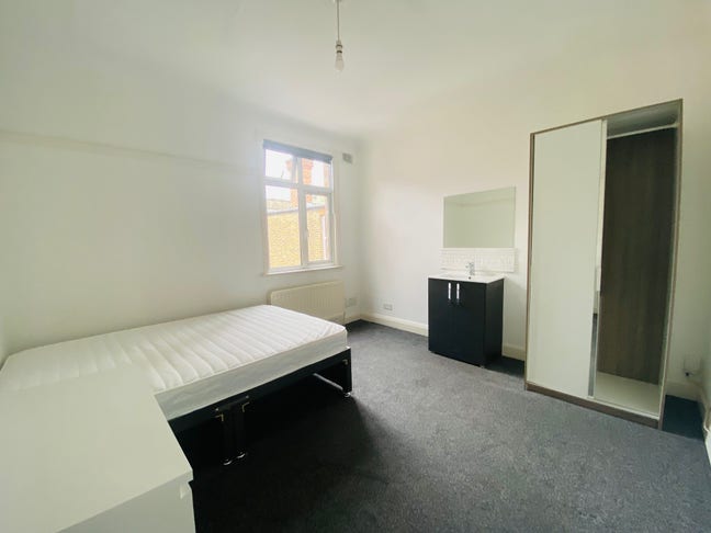 Furnished Double Room  Main Photo