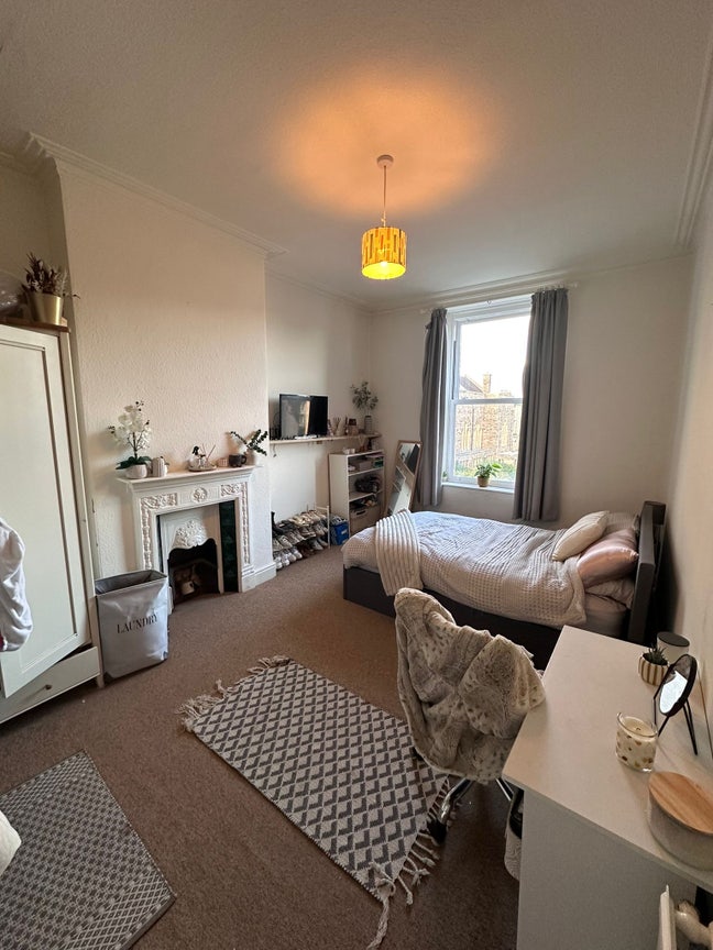 Big Double Room in 3 Bed Flat - Whiteladies Rd Main Photo