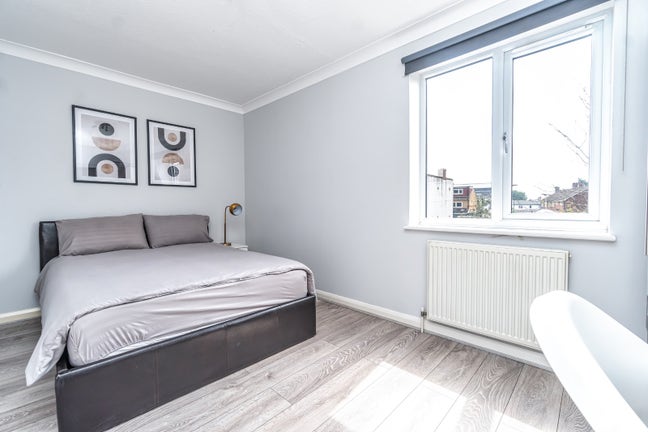 🏡 Modern 5-Bedroom House Ave 20th Sept Main Photo