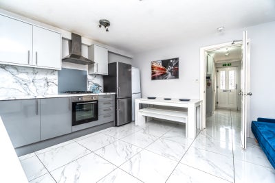 🏡 Modern 5-Bedroom House Ave 20th Jan Main Photo