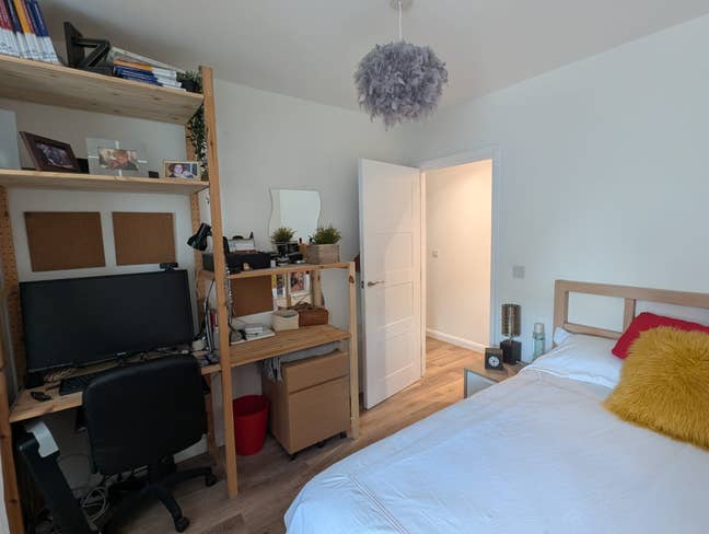 Bright and cosy room Main Photo
