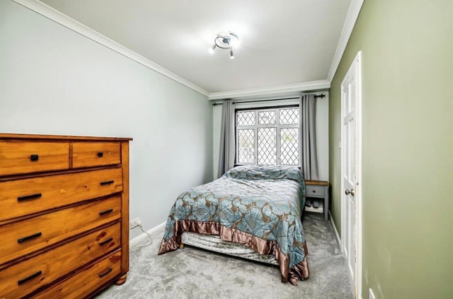 4 Bed House in Taplow Main Photo