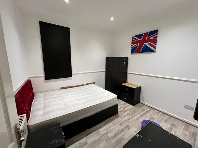 Flat Available to Rent Main Photo