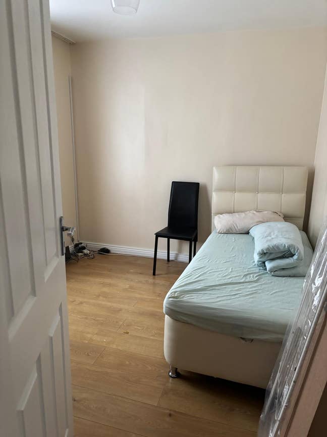 Double Room Available in RM9 4EL – £750/850 PCM Main Photo