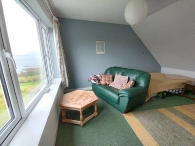 1 or 2 large rooms to let  Main Photo