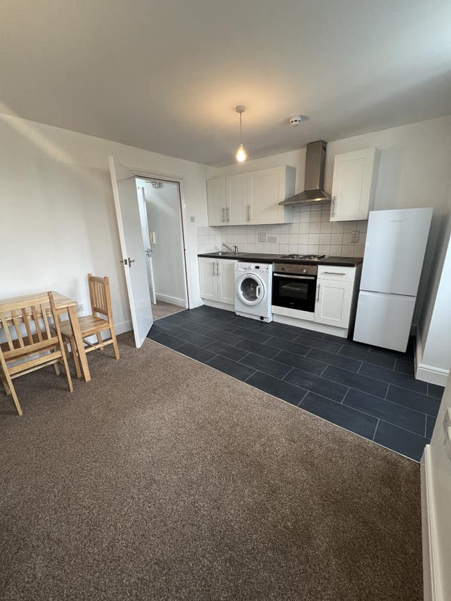 1 lovely 1 bed flat in Stamford Hill Main Photo