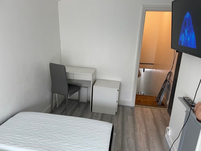 Spacious room in Shared House, Bungalow Road, SE25 Main Photo