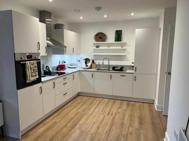 Double room in stunning new flat, private bathroom Main Photo