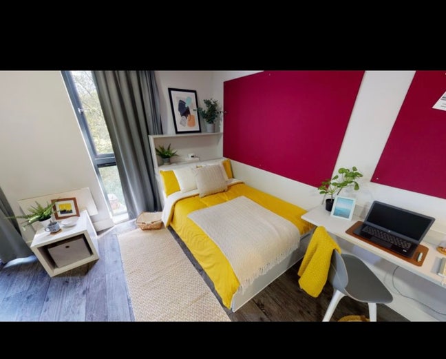 IQ castings Huddersfield flat room  Main Photo