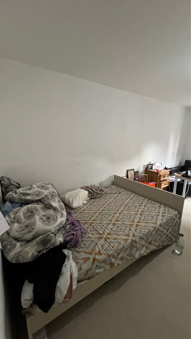 Spacious double room available Limehouse Station. Main Photo