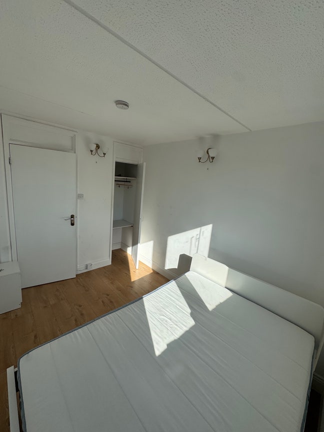 Nice Room in Battersea-5mins to Battersea Centre 🌆 Main Photo