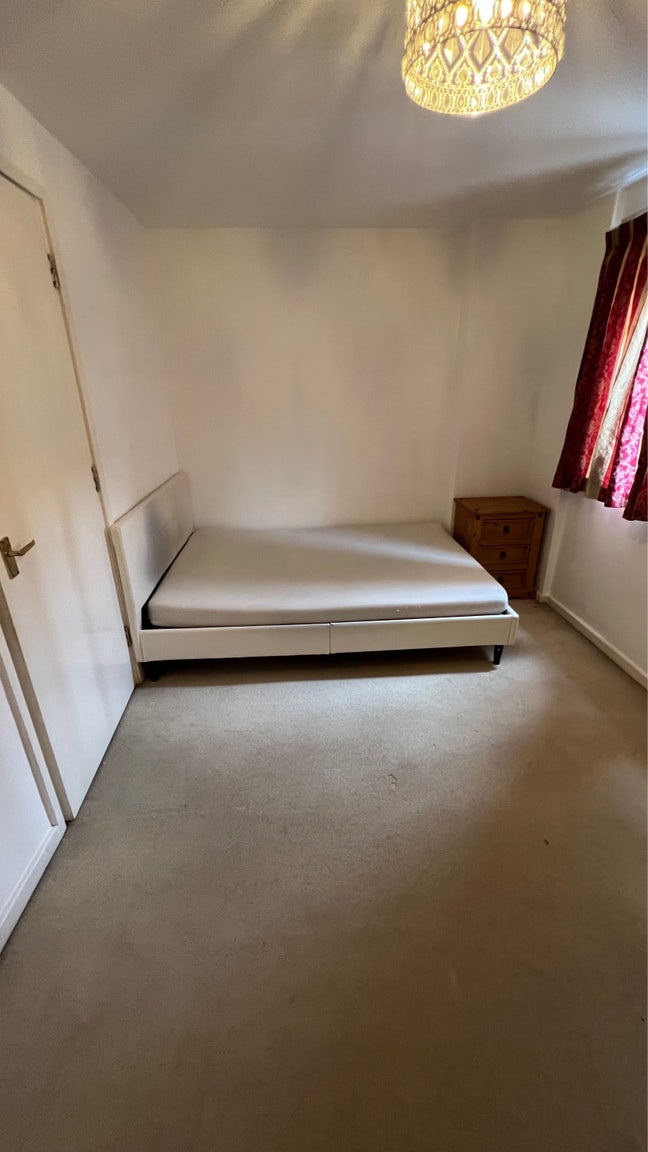 2 Bright Rooms Available in Limehouse E14 Main Photo