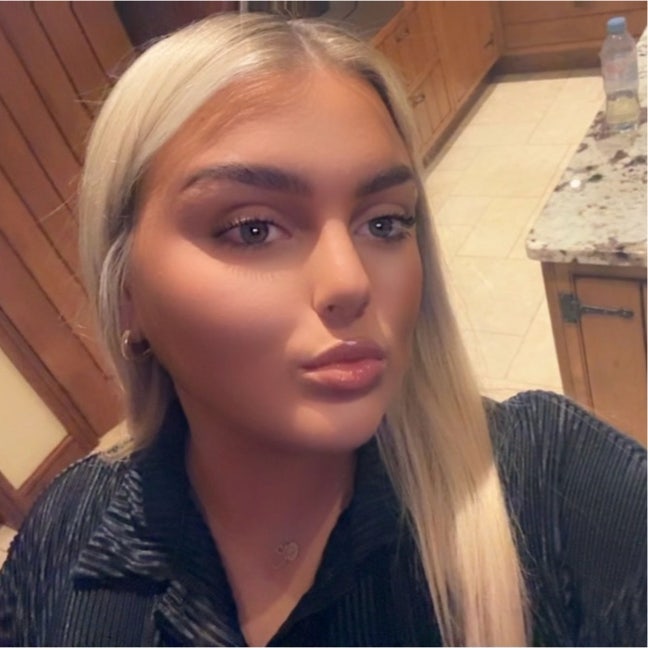 Female / Professional / 25  Main Photo