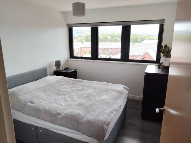 Double Room w/own Bathroom to Rent - Short Term  Main Photo