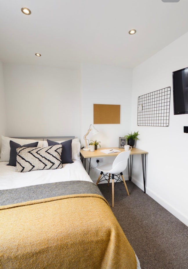 En-suite room Main Photo