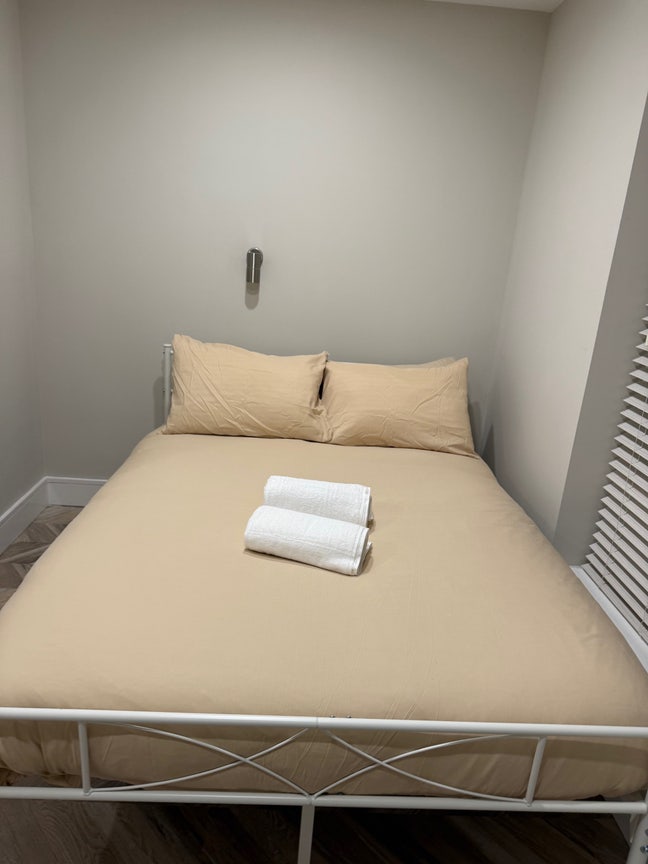 Bright and well-arranged studio short let Main Photo
