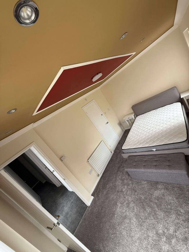 Self contained double with en suite in Tewkesbury Main Photo