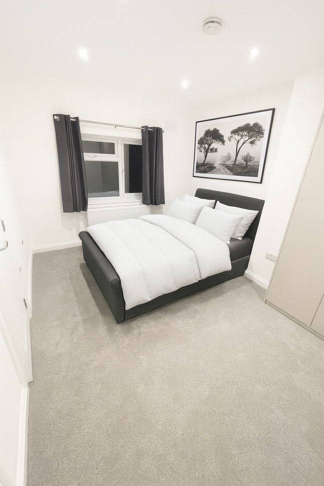 Double Bedroom with modern En-Suite   Main Photo