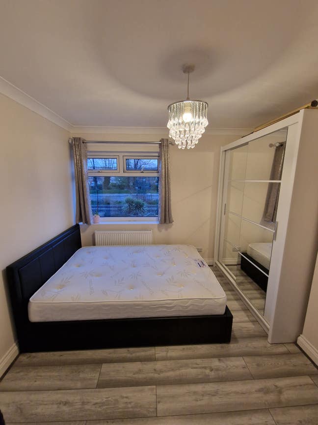 Double room rent available  Main Photo