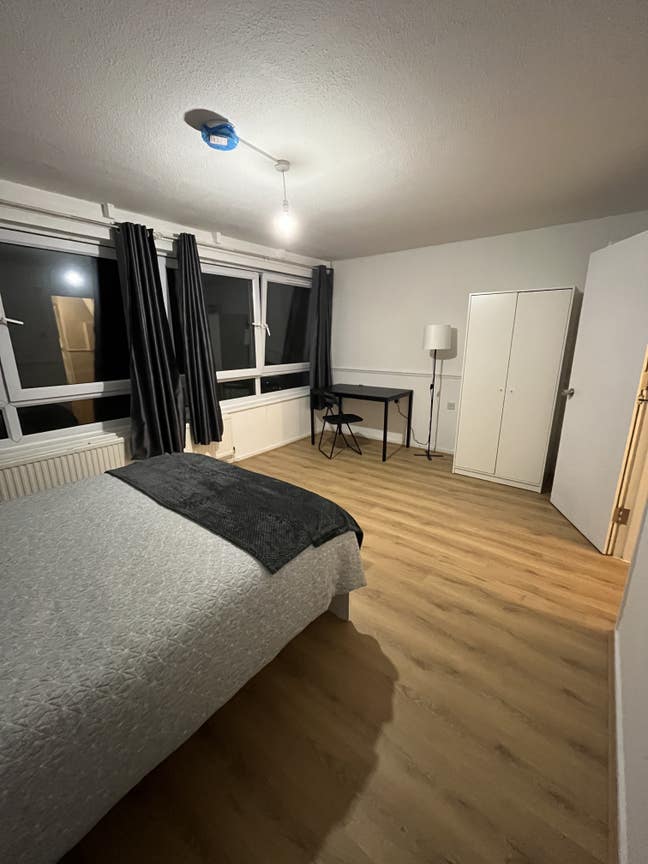 Newly Refurbished Rooms in E3 | 3 mins to Mile End Main Photo