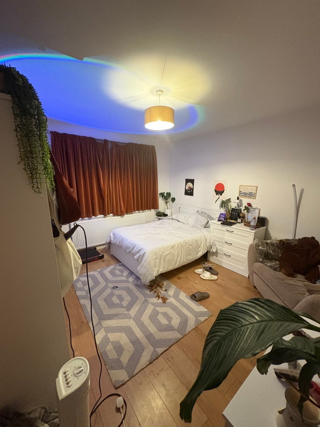 2 Double Room Available ASAP Main Photo