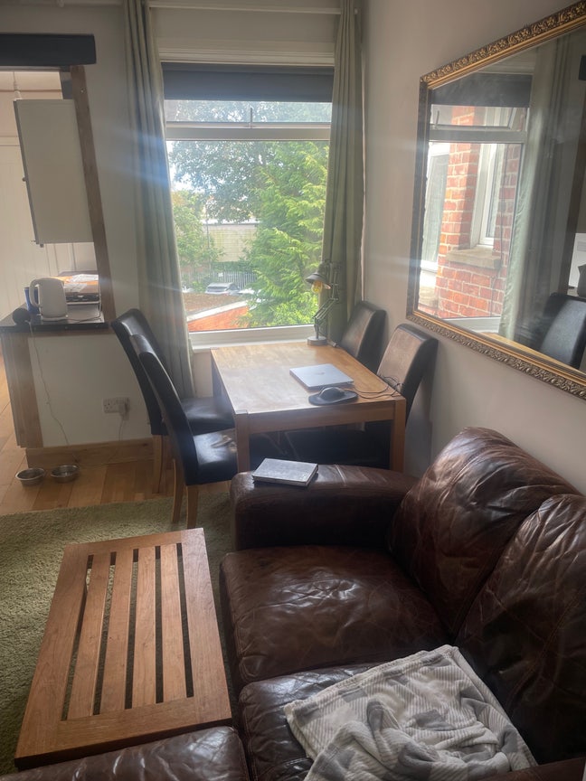 Large Double Room To Rent/Bill's Included Main Photo
