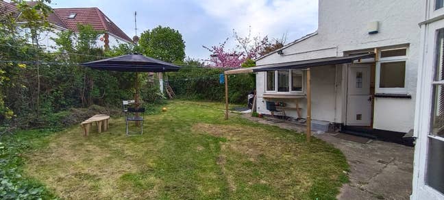 4 Singles and 1 Double Ensuite Rooms Main Photo
