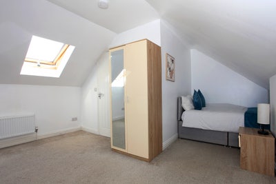 New Studio Apartment ~ Close to City Centre! Main Photo