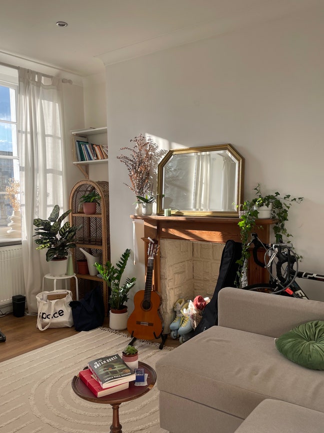 Entire 1 bed Dalston flat - October sublet Main Photo