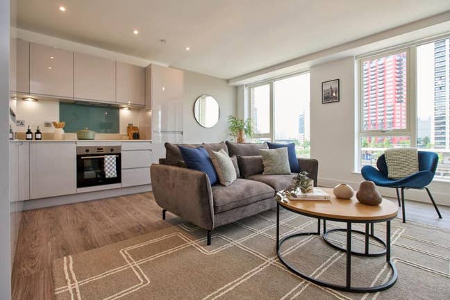 Gorgeous room in Fizzy East - GIRLS ONLY Main Photo
