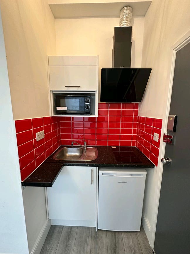 Studio Flat near Turnpikelane / all included Main Photo