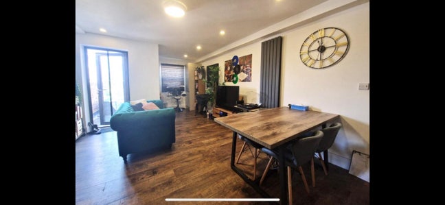 Modern Single Bedroom: £625 PM; All Bills Included Main Photo