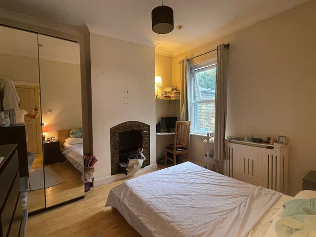 2 girls looking for 3rd flat mate! Main Photo