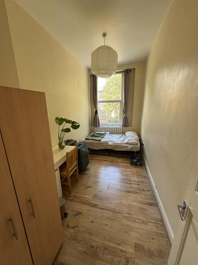 Spacious Four-Bedroom Flat – Dalston Lane, London  Main Photo