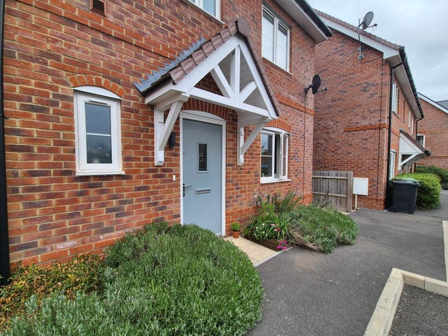 Double Room Available in a Girls House Main Photo
