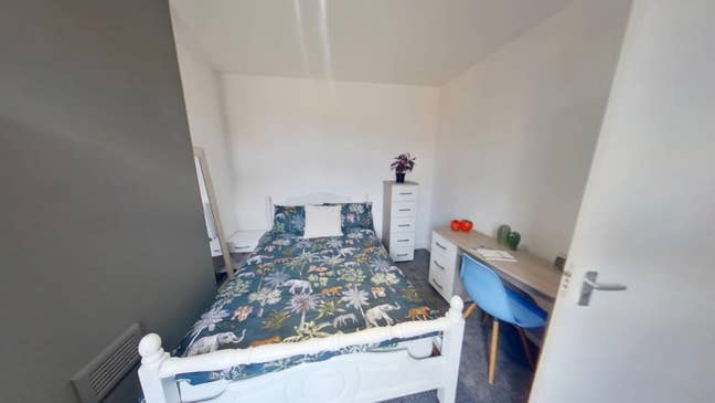 2 Rooms Left to Let in 17 Laurie Av - &pound;20 Voucher! Main Photo