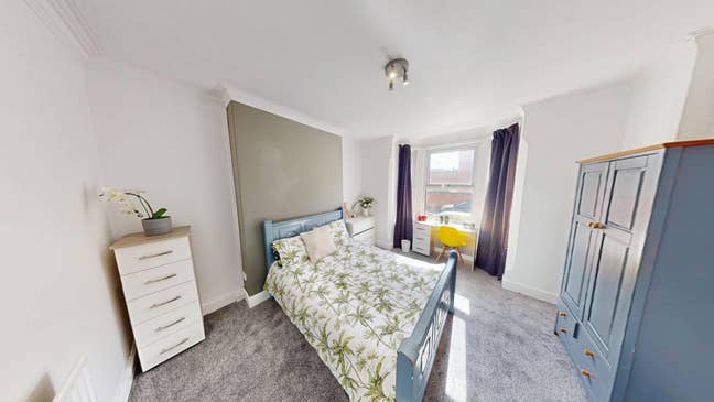 4 rooms to let in 17 Laurie Av - £20 VOUCHER! Main Photo