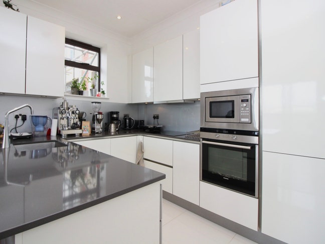 2 Bedroom Apartment - Delphi Court, Muswell Main Photo