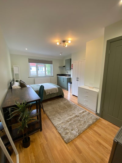 Luxury Studio Next to Twickenham Stadium Main Photo