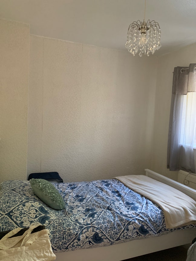Looking for female tenant in family home. Main Photo