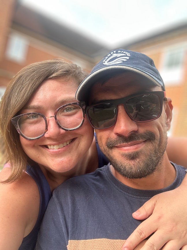 Couple seeking studio or double room with en-suite Main Photo