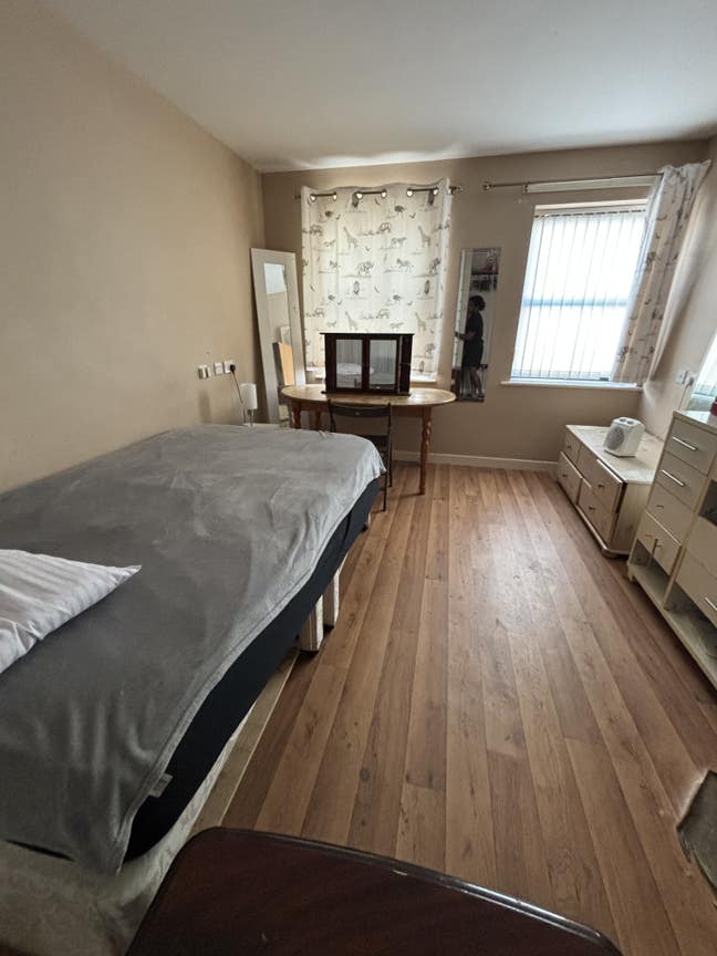 Large double room near blackhorse road Main Photo
