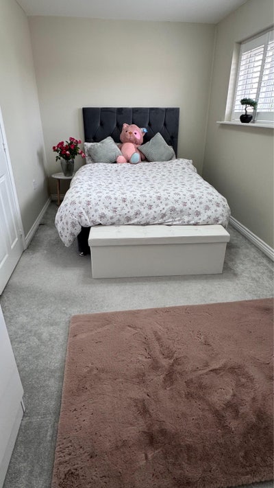 Double Bed in a 4 bed house for rent Main Photo