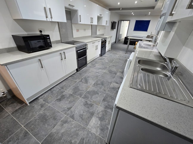 En suite bedrooms at 7 bed house in Selly Oak Main Photo