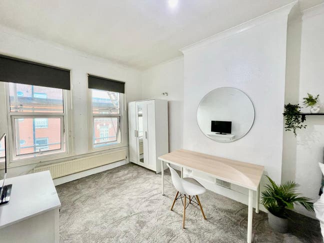 ⭐ 2 XXL Bright Rooms near Jubilee Line Main Photo