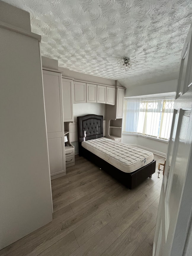 Large double room*Quiet safe area* Main Photo