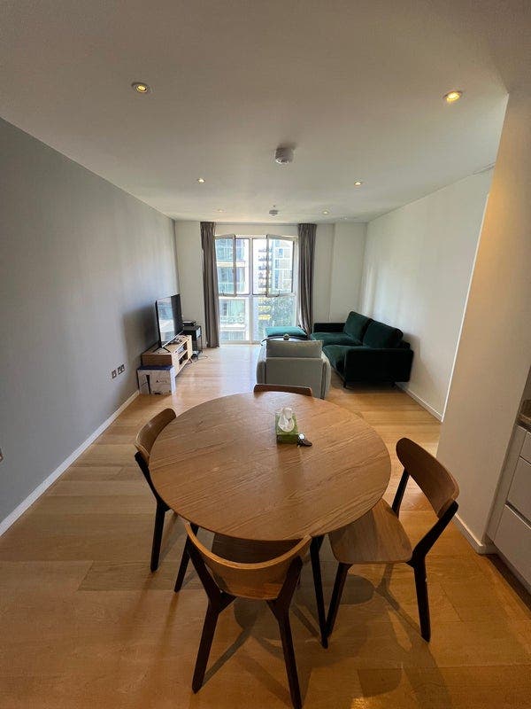 Young professional looking for easygoing flatmate Main Photo